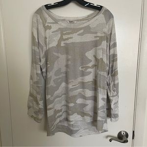 TNA White / Grey Camo 3/4 Sleeve Top size Medium